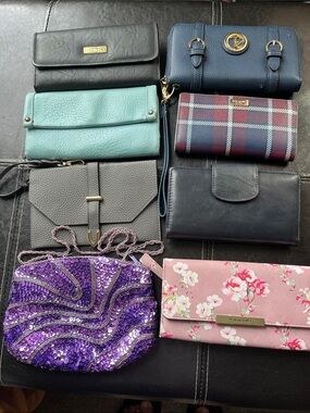 Source Unknown Floral Pink Clutch Wallet with Gold Plaque